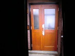 ナラ板目合板貼の新しい玄関ドア